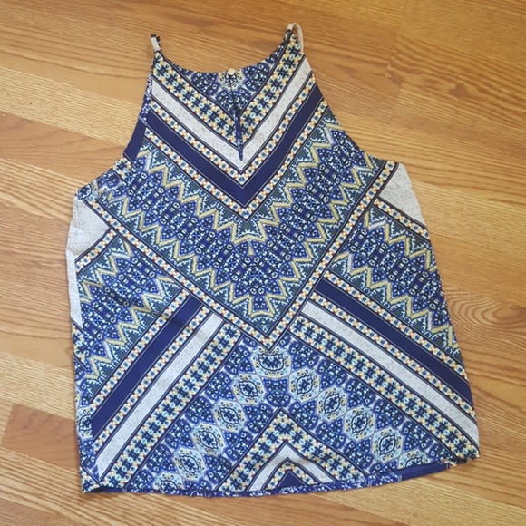 Cute boutique top - Picture 3 of 5